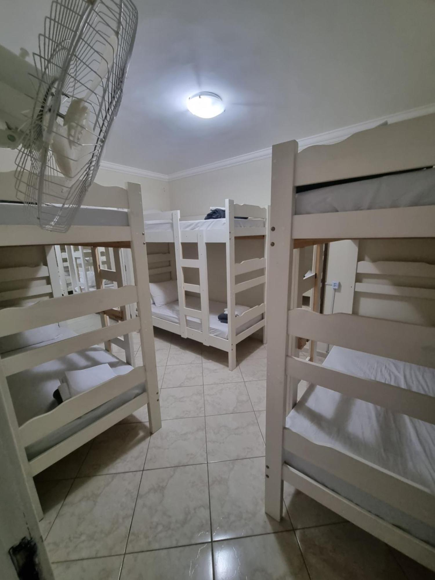 Zenit Hostel Da Cris カボ・フリオ エクステリア 写真