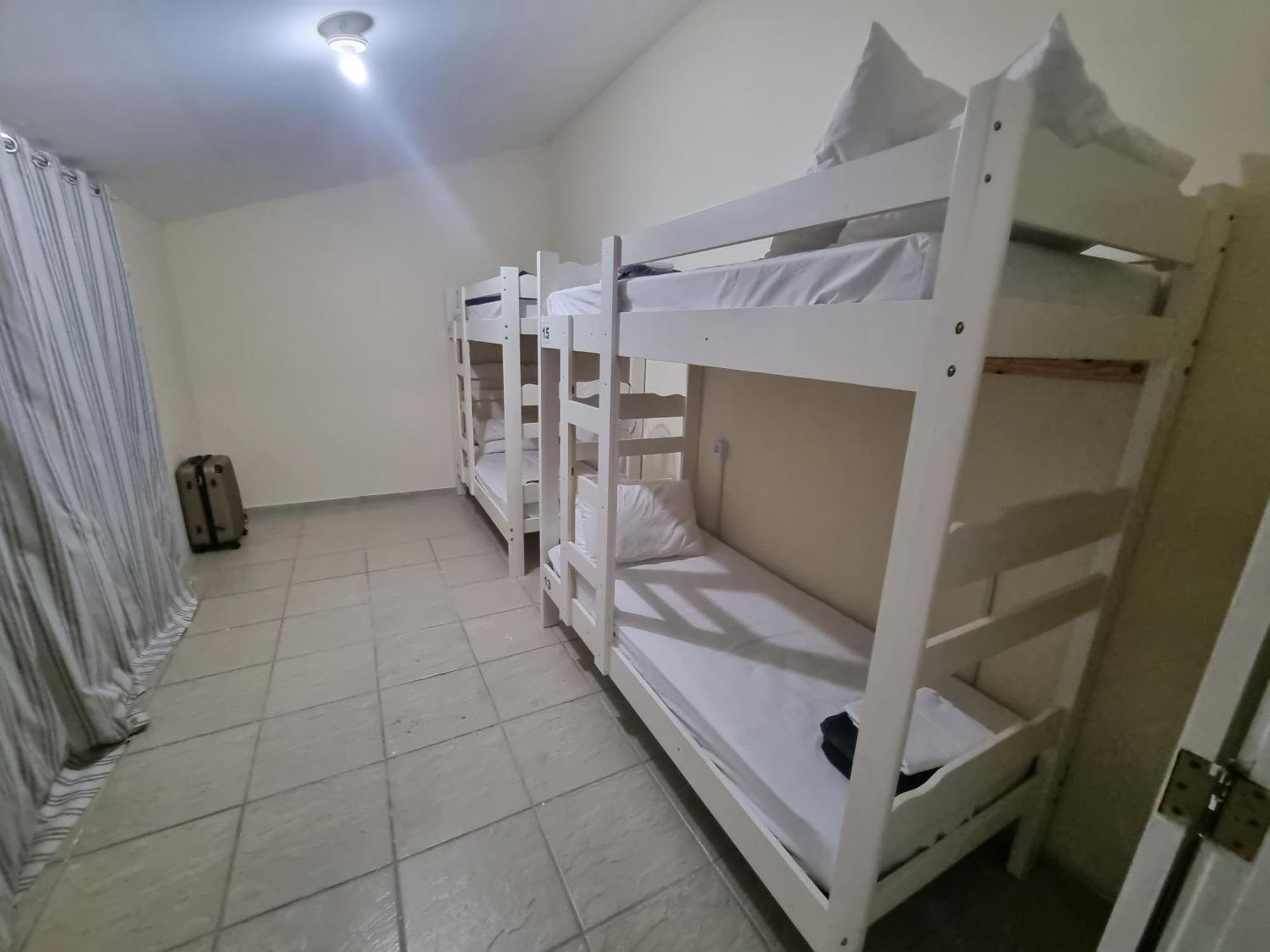 Zenit Hostel Da Cris カボ・フリオ エクステリア 写真